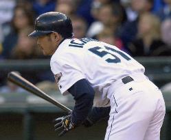 (1)Mariners' Ichiro goes 3-for-4 against Indians